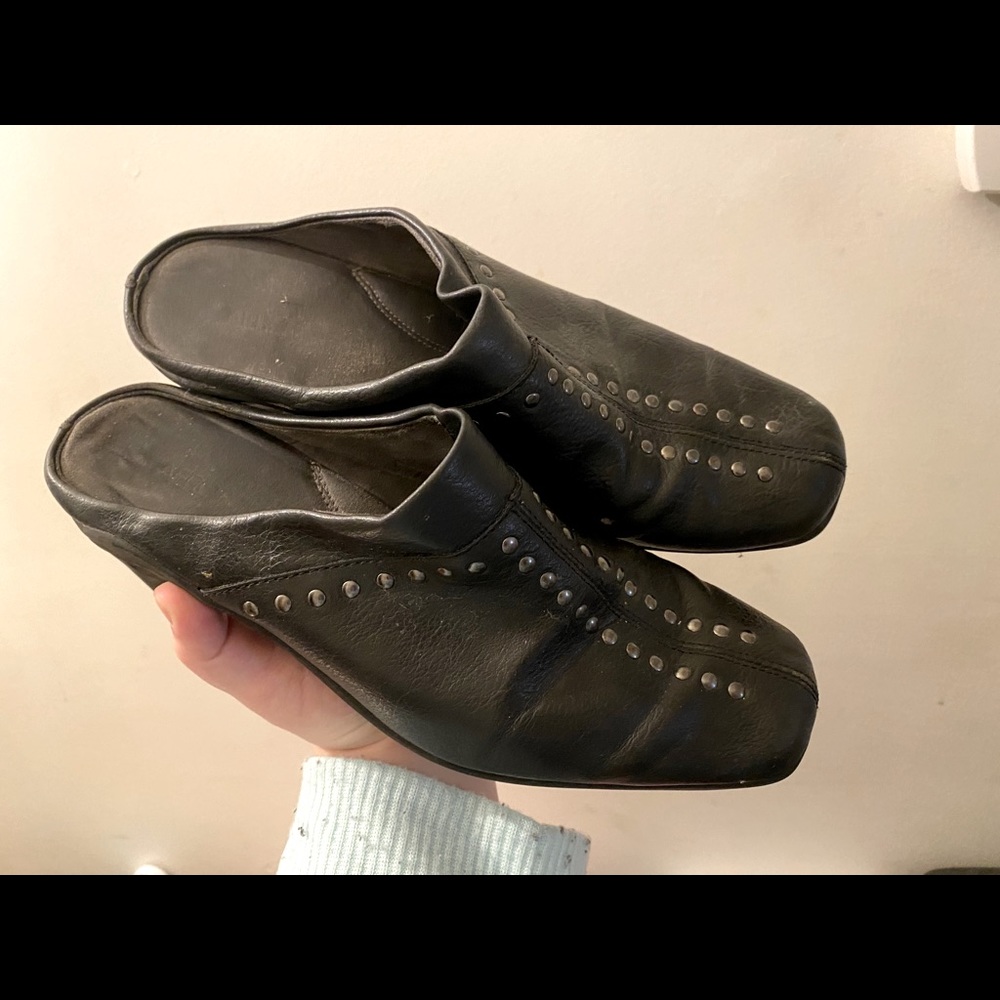 AEROSOLES STUDDED HEELS 8.5